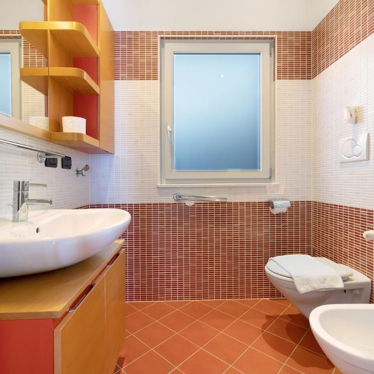 Casa-lago suite 55 - Appartamento Deluxe con 2 Camere da Letto e Vista Giardino - 30