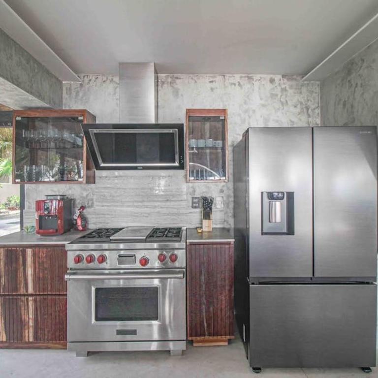 Beachfront home with private heated pool jacuzzi sauna ocean views & AC - 7th Heaven - Casa - 14