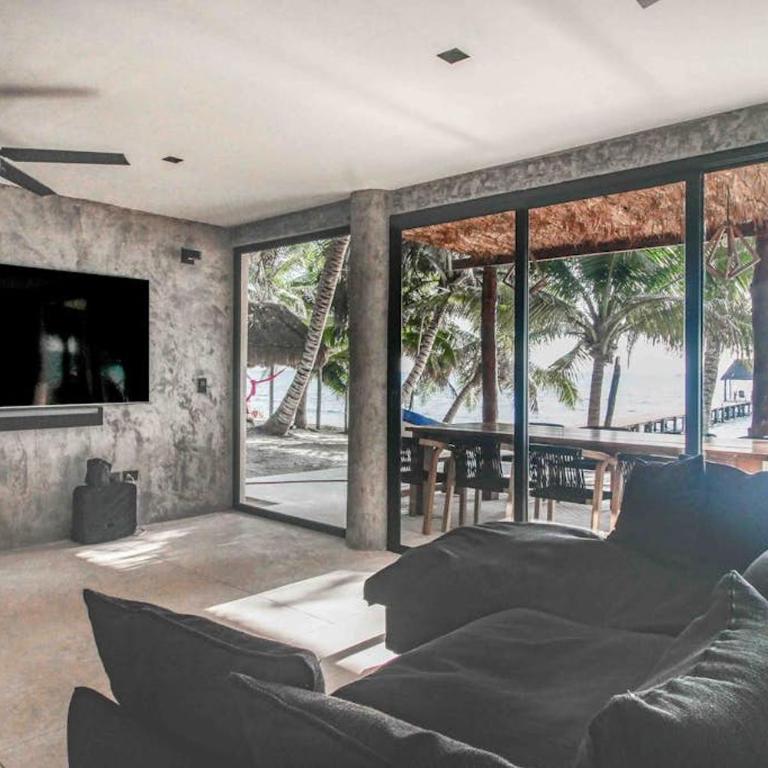 Beachfront home with private heated pool jacuzzi sauna ocean views & AC - 7th Heaven - Casa - 49