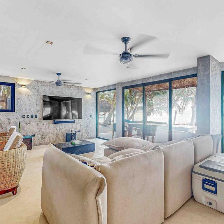 Beachfront home with private heated pool jacuzzi sauna ocean views & AC - 7th Heaven - Casa - 53