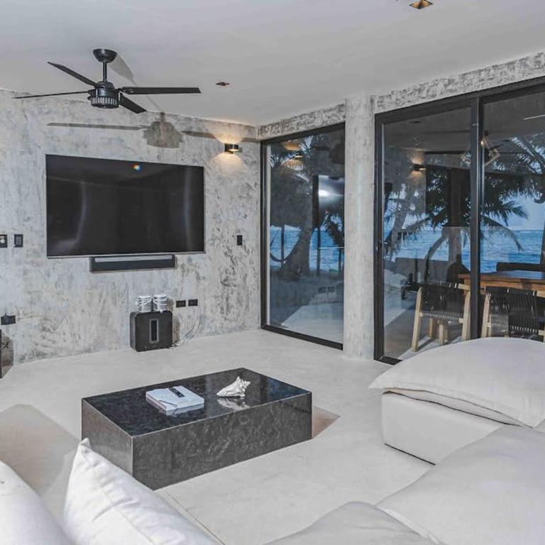 Beachfront home with private heated pool jacuzzi sauna ocean views & AC - 7th Heaven - Casa - 65