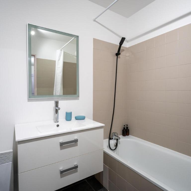 Un temps pour Soi - Apartment with Terrace - 14