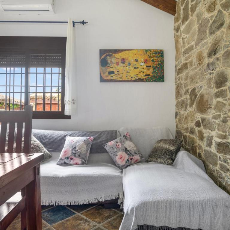Apartamentos el Cortijo - Habitación Triple con vistas al jardín - 7