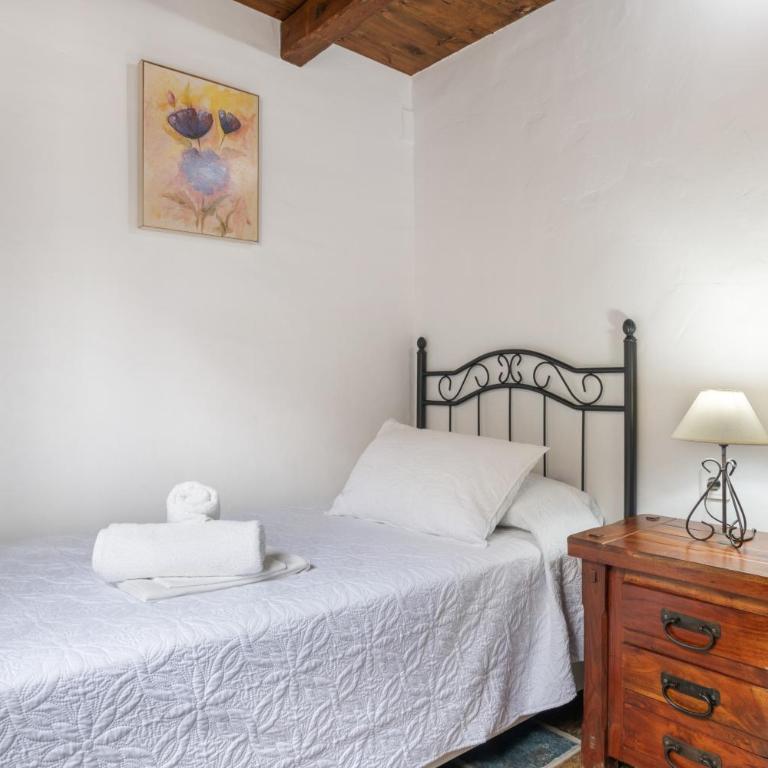 Apartamentos el Cortijo - Habitación Triple con vistas al jardín - 16