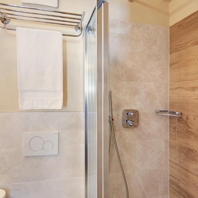Livigno Wooden House - Three-Bedroom Premium Apartment with Balcony - 19