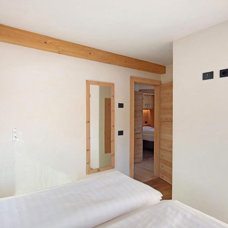 Livigno Wooden House - Three-Bedroom Premium Apartment with Balcony - 10