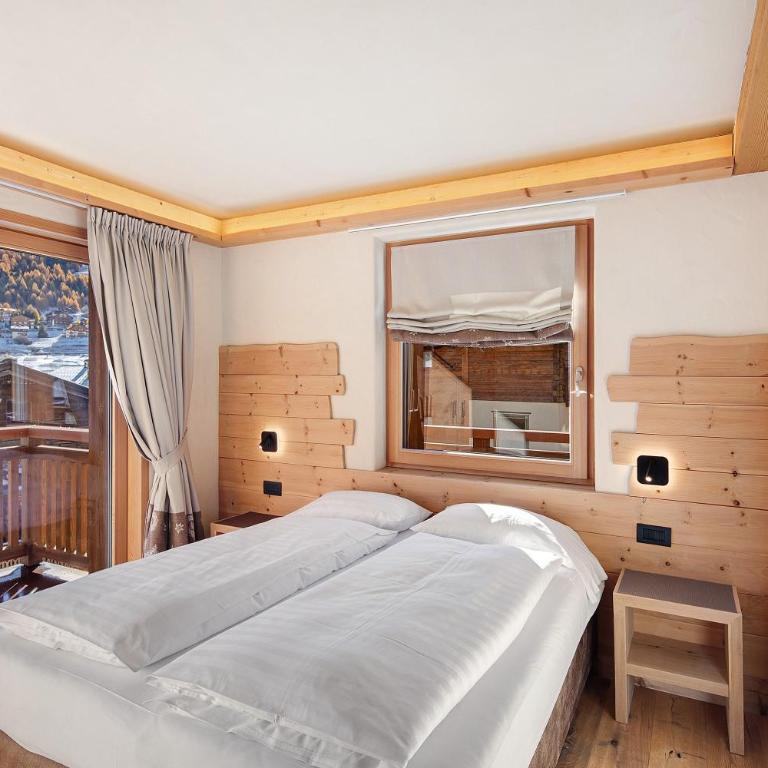 Livigno Wooden House - Three-Bedroom Premium Apartment with Balcony - 7