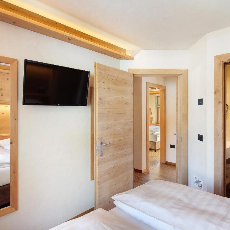 Livigno Wooden House - Three-Bedroom Premium Apartment with Balcony - 18
