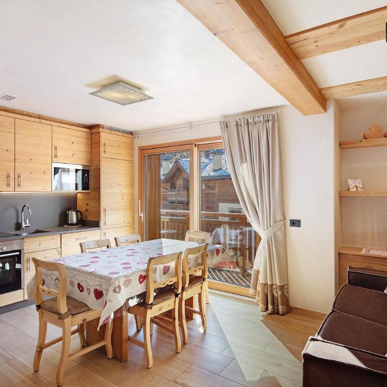 Livigno Wooden House - Three-Bedroom Premium Apartment with Balcony - 1