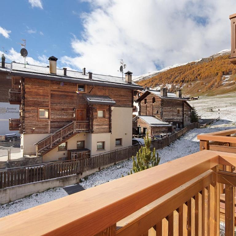 Livigno Wooden House - Three-Bedroom Premium Apartment with Balcony - 3