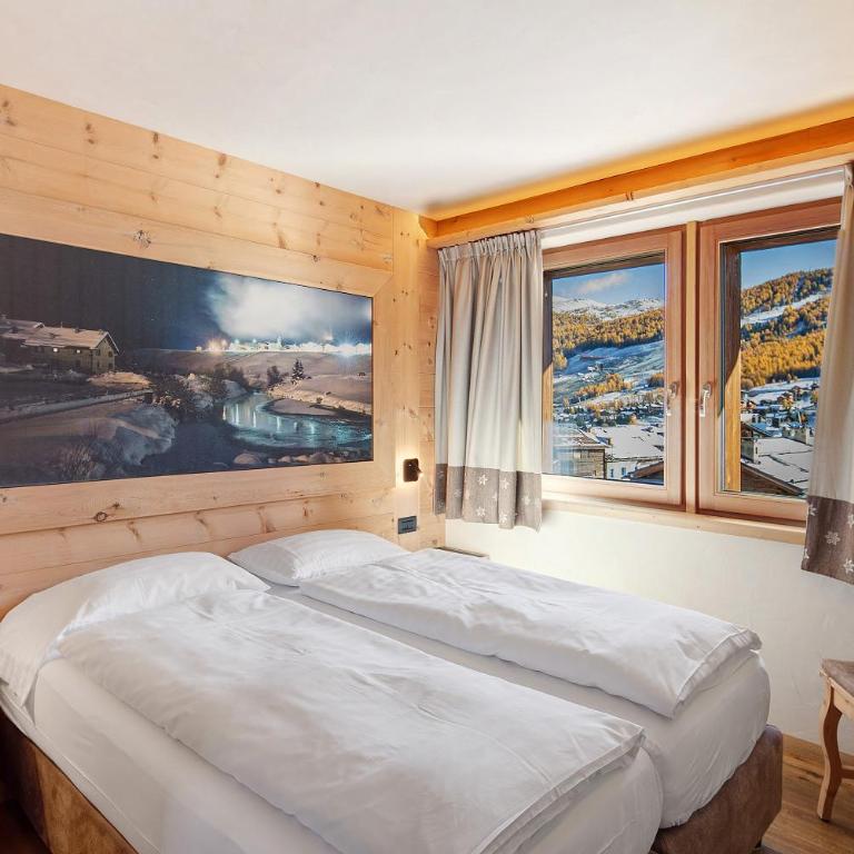 Livigno Wooden House - Three-Bedroom Premium Apartment with Balcony - 13