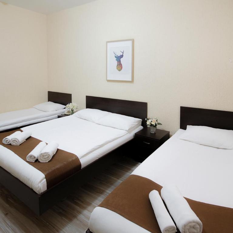 Guesthouse Junior - Economy Triple Room - 8