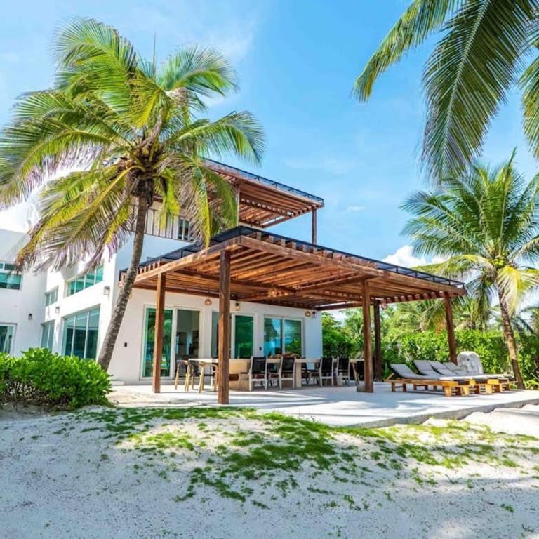Beachfront paradise with private pool ocean view full kitchen & shaded patio - Villa Mandala - Casa - 1