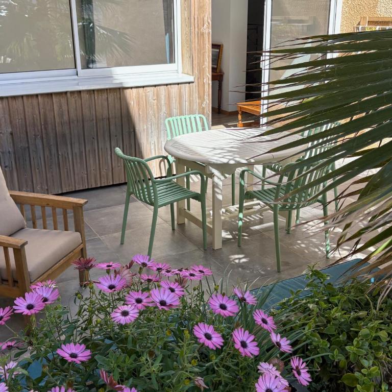 Logement spacieux au calme - Plage des Chalets - Two-Bedroom Apartment - 1