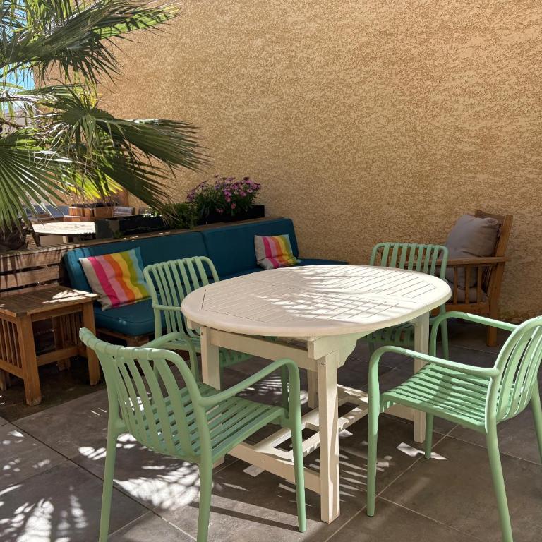 Logement spacieux au calme - Plage des Chalets - Two-Bedroom Apartment - 2