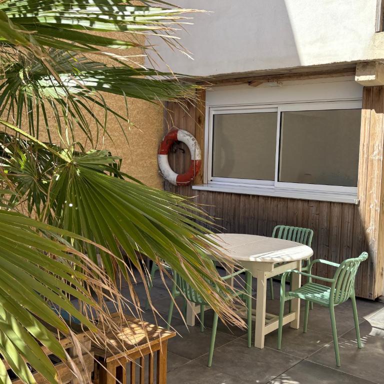 Logement spacieux au calme - Plage des Chalets - Two-Bedroom Apartment - 4
