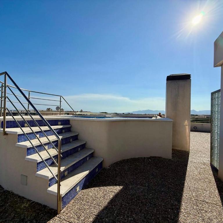 Apt con chill-out, piscina en la azotea a 5 min de la playa y parking privado - Estudio con terraza - 34