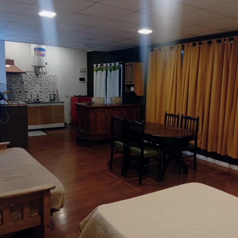 Monoambiente grande y luminoso en el bosque de La Plata - Apartamento de 1 dormitorio - 1
