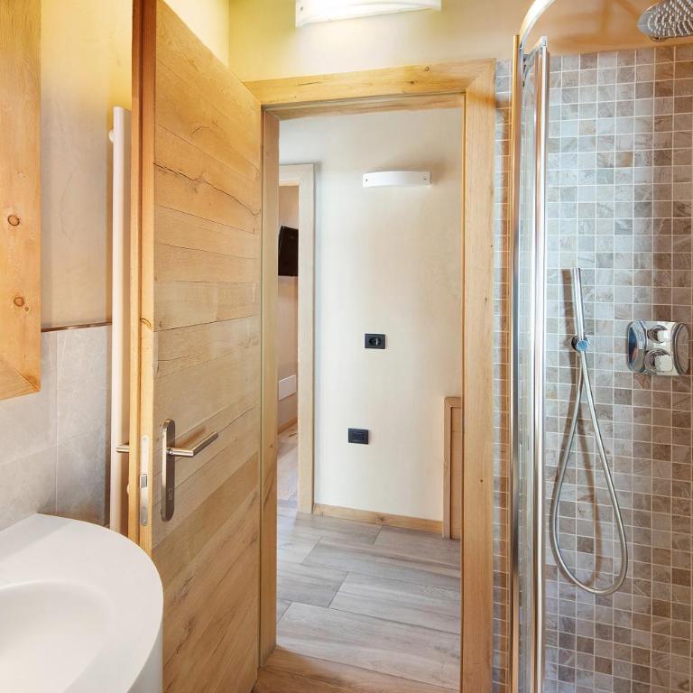 Livigno Wooden House - Two-Bedroom Deluxe Apartment with Garden View - 20