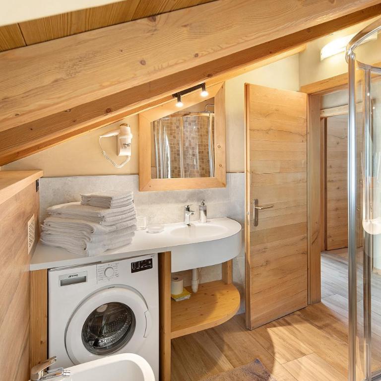 Livigno Wooden House - Two-Bedroom Deluxe Apartment with Garden View - 19