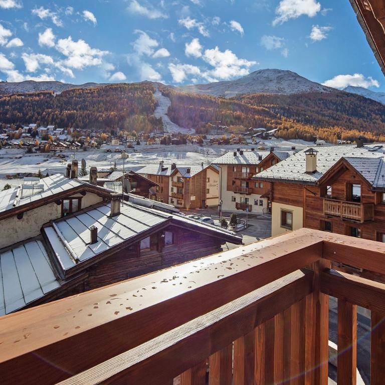 Livigno Wooden House - Two-Bedroom Deluxe Apartment with Garden View - 6