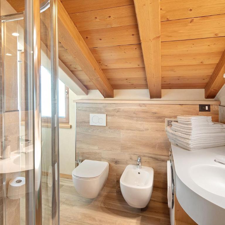 Livigno Wooden House - Two-Bedroom Deluxe Apartment with Garden View - 18