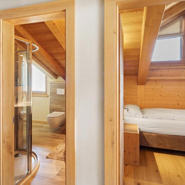 Livigno Wooden House - Two-Bedroom Deluxe Apartment with Garden View - 17