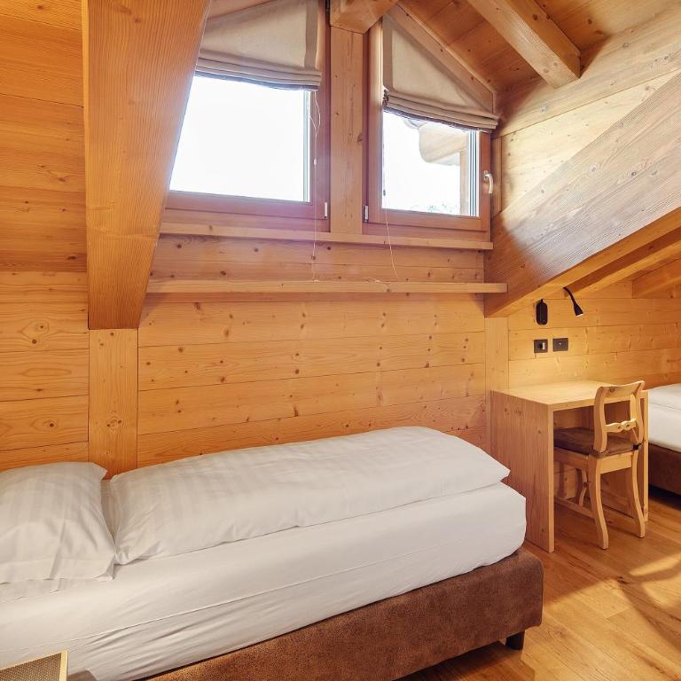 Livigno Wooden House - Two-Bedroom Deluxe Apartment with Garden View - 13