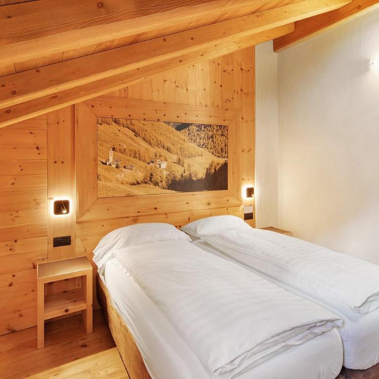 Livigno Wooden House - Two-Bedroom Deluxe Apartment with Garden View - 11