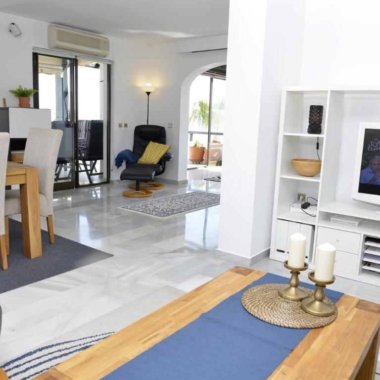 Beachside penthouse Cala de Mijas - Three-Bedroom Apartment with Water View - 7