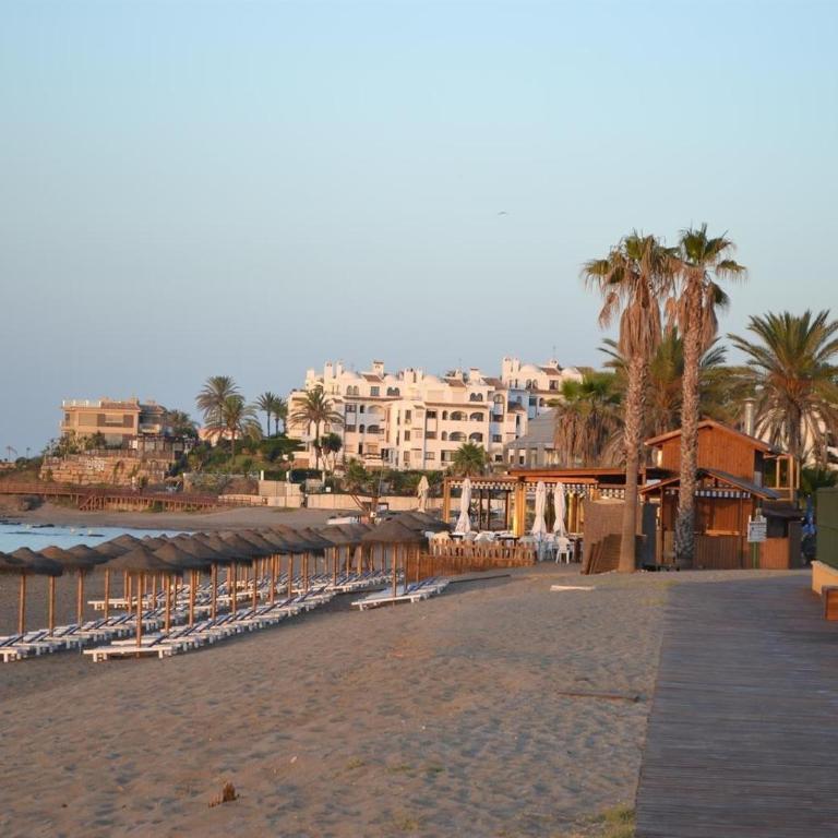 Beachside penthouse Cala de Mijas - Three-Bedroom Apartment with Water View - 22