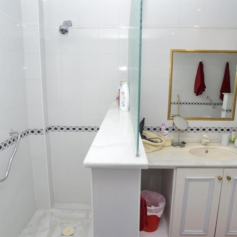 Beachside penthouse Cala de Mijas - Three-Bedroom Apartment with Water View - 21