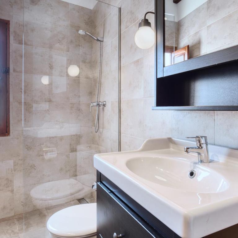 Casa amarilla del mar piso 2 - Superior One-Bedroom Apartment with Balcony - 18