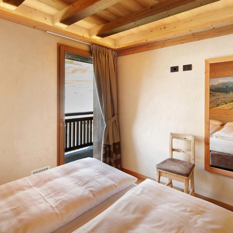 Livigno Wooden House - Three-Bedroom Premium Apartment with Balcony - 17