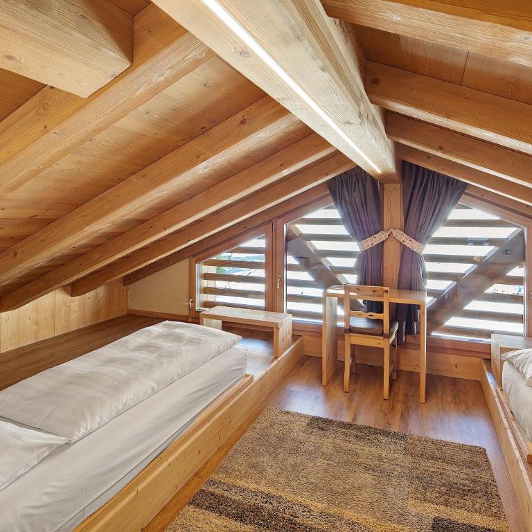 Livigno Wooden House - Three-Bedroom Premium Apartment with Balcony - 25