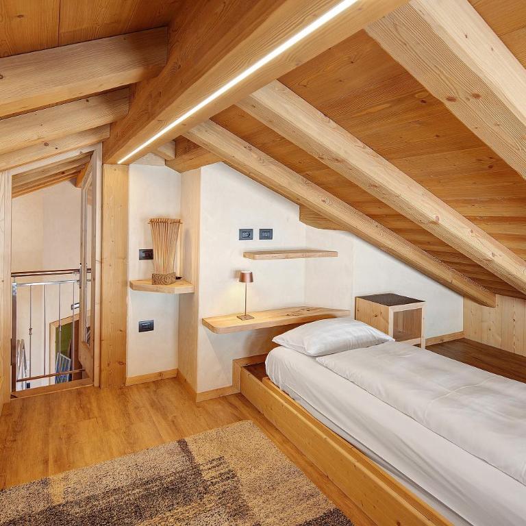 Livigno Wooden House - Three-Bedroom Premium Apartment with Balcony - 28