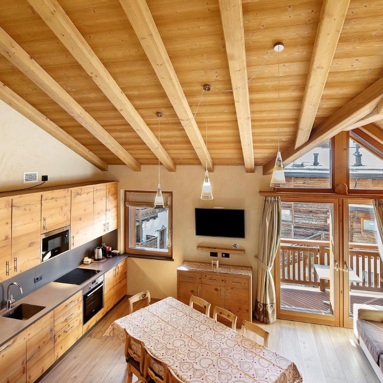 Livigno Wooden House - Three-Bedroom Premium Apartment with Balcony - 30