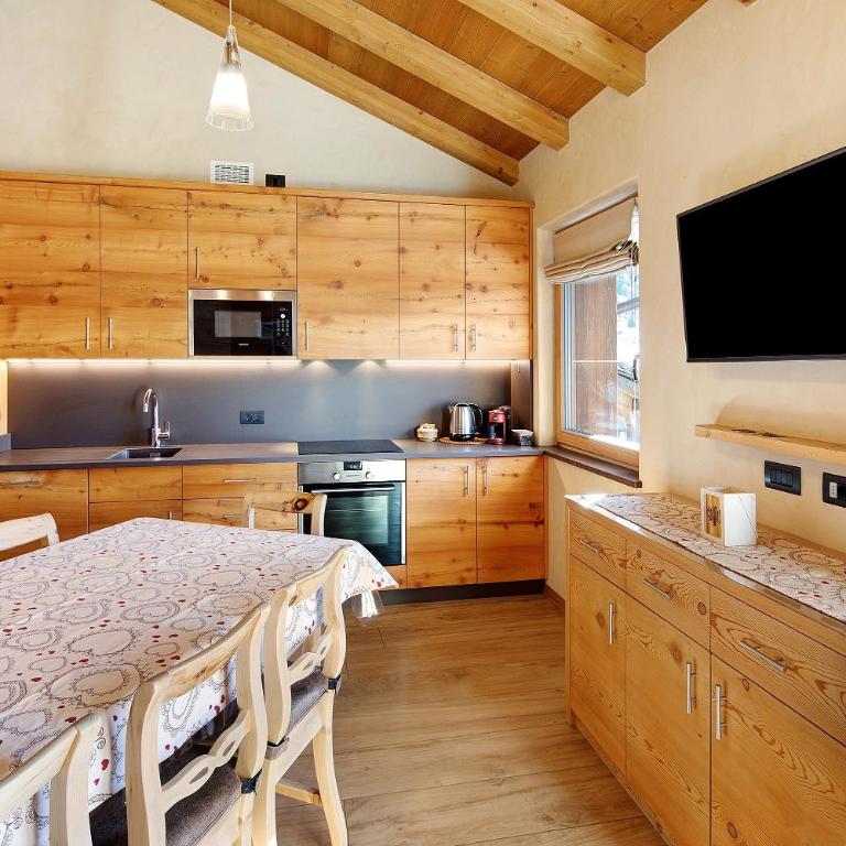 Livigno Wooden House - Three-Bedroom Premium Apartment with Balcony - 4