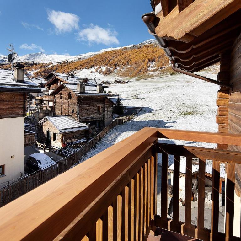 Livigno Wooden House - Three-Bedroom Premium Apartment with Balcony - 18