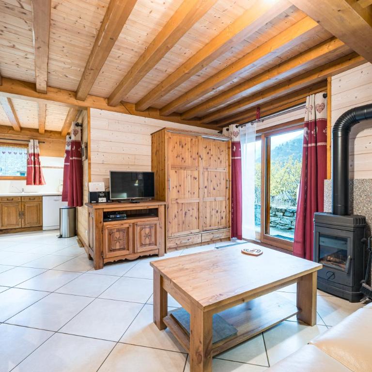 Chalet La Petite Maison - Three-Bedroom Chalet - 4
