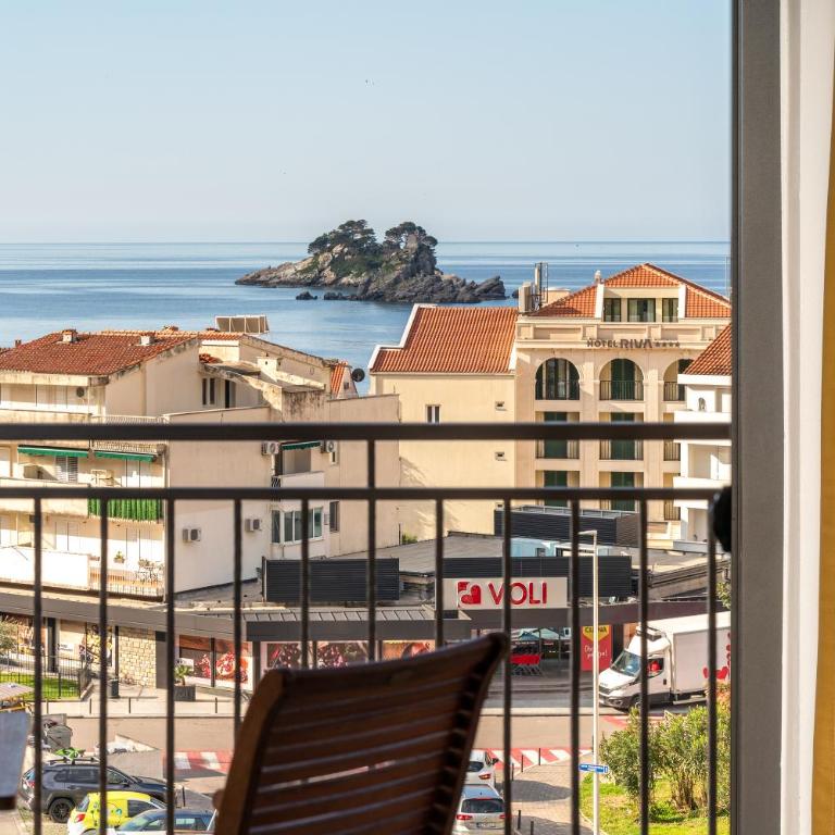 Hotel Petrovac - Double Room with Balcony and Sea View - 1