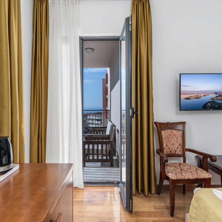 Hotel Petrovac - Standard Triple Room - 3