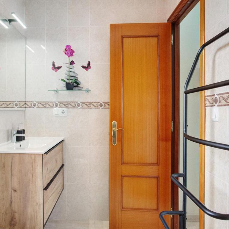 Villa Florencia - Three-Bedroom House - 17