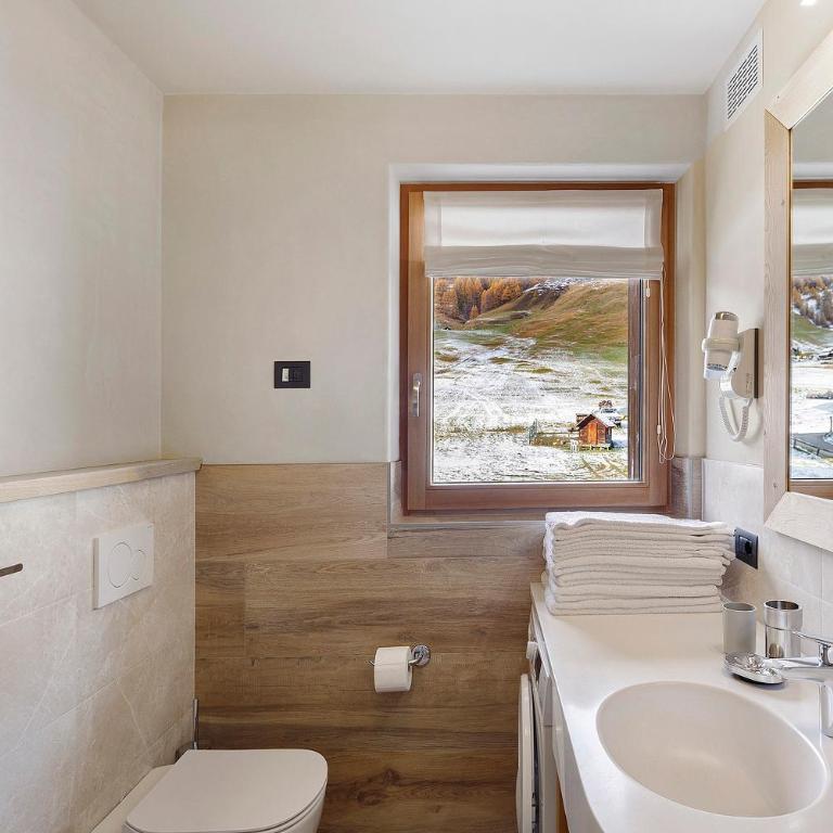 Livigno Wooden House - Two-Bedroom Deluxe Apartment with Garden View - 12