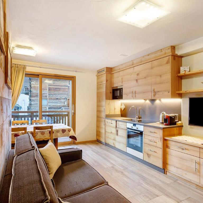 Livigno Wooden House - Two-Bedroom Deluxe Apartment with Garden View - 3