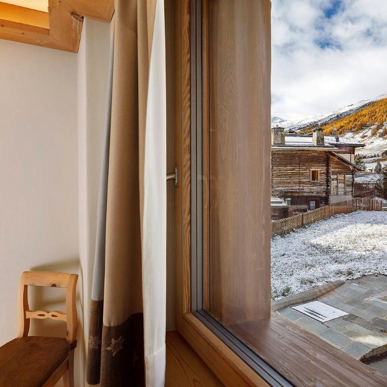 Livigno Wooden House - Two-Bedroom Deluxe Apartment with Garden View - 7