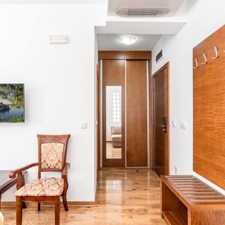 Hotel Petrovac - Standard Triple Room - 5