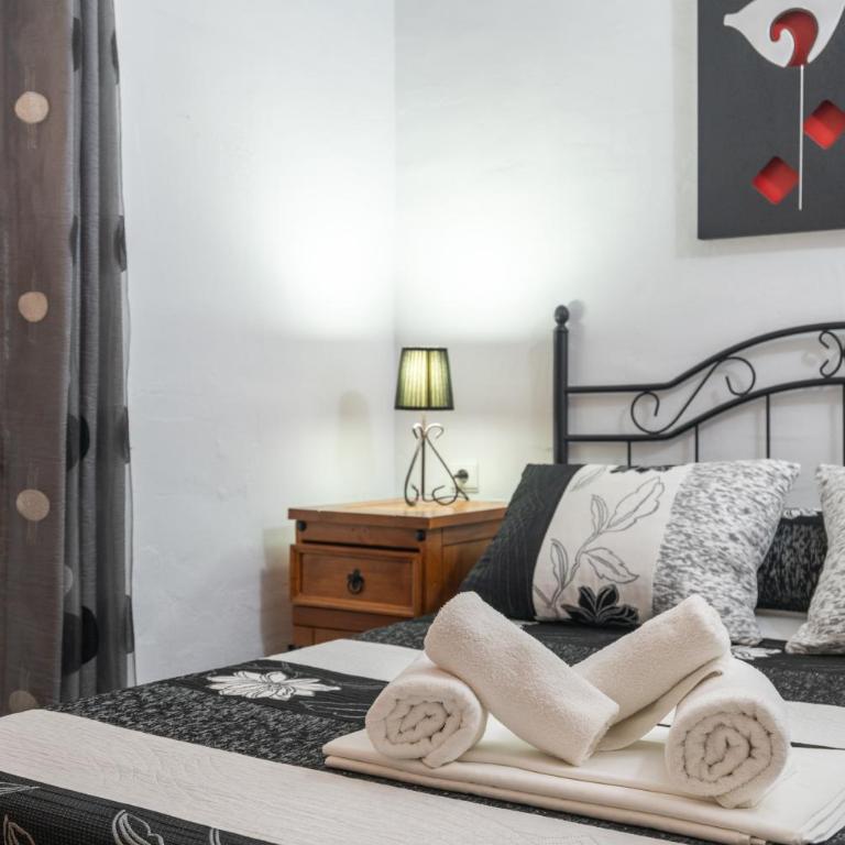 Apartamentos el Cortijo - Habitación Triple con vistas al jardín - 11