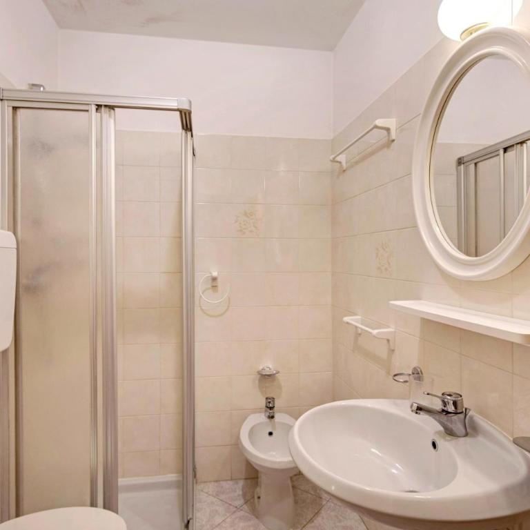 Tre - Two-Bedroom Deluxe Apartment with Balcony - 16