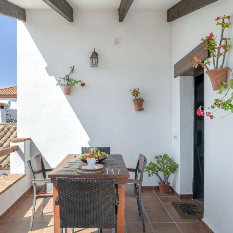 Apartamentos el Cortijo - Habitación Cuádruple - vistas al jardín - 2